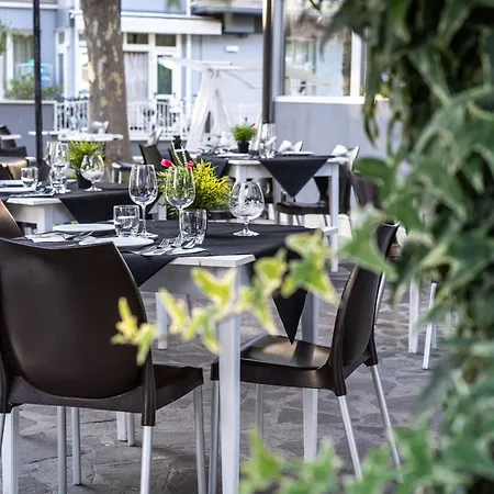 Oliver Hotel 3*